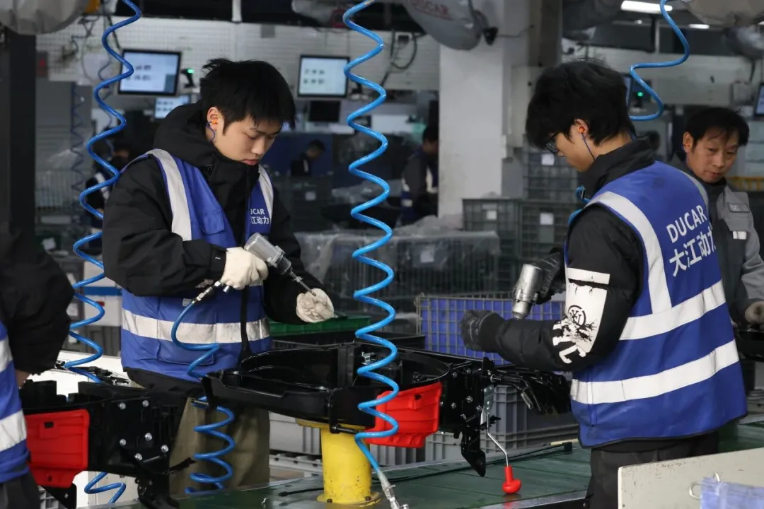 重庆造 闯天下 | 大江动力:渝产割草机养护千万欧洲家庭花园 4 dajiang power chongqing lawn mowers conquer europe 3
